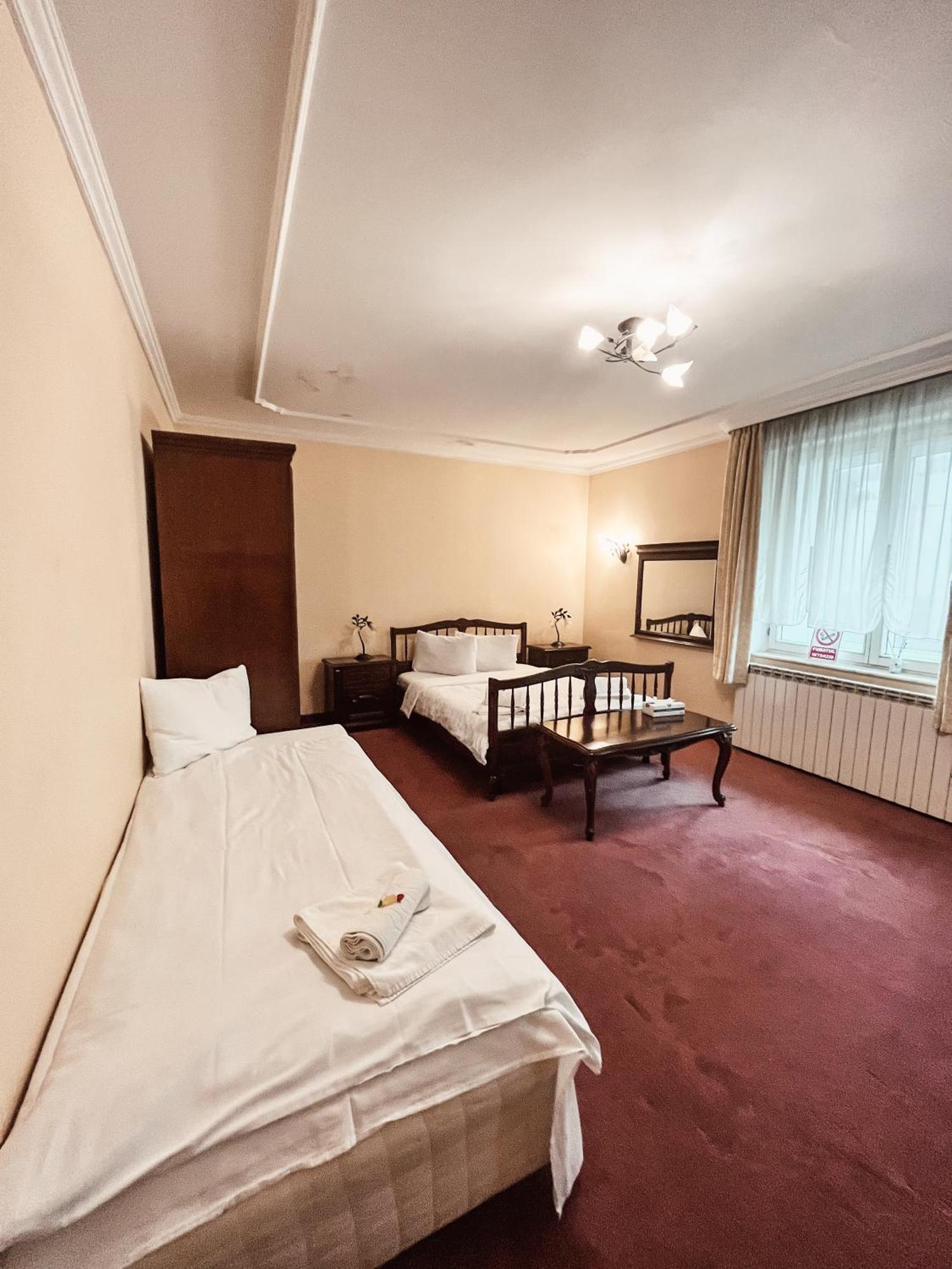 Pensiunea Curtea Bavareza Targu-Mures Bagian luar foto
