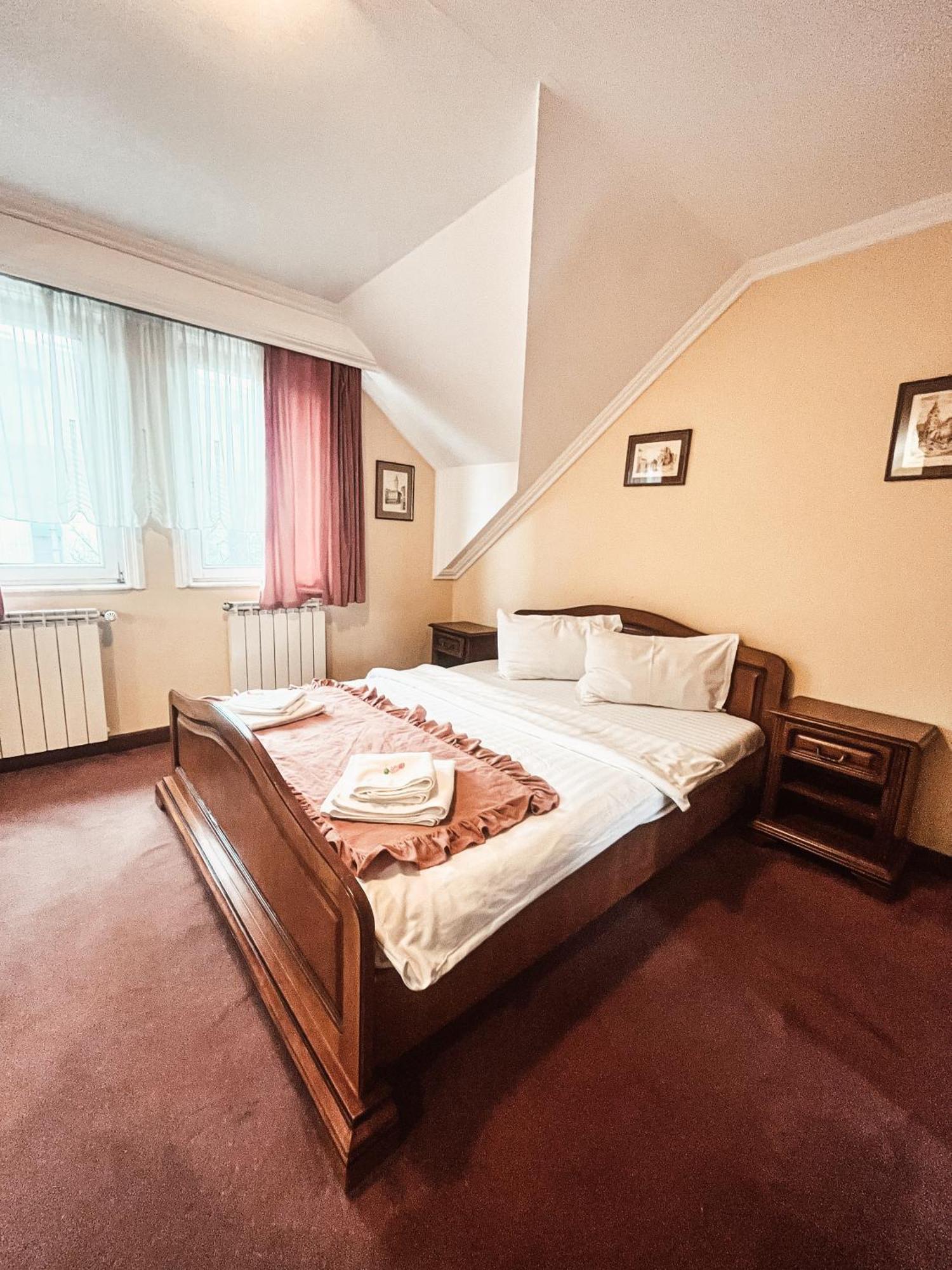 Pensiunea Curtea Bavareza Targu-Mures Bagian luar foto